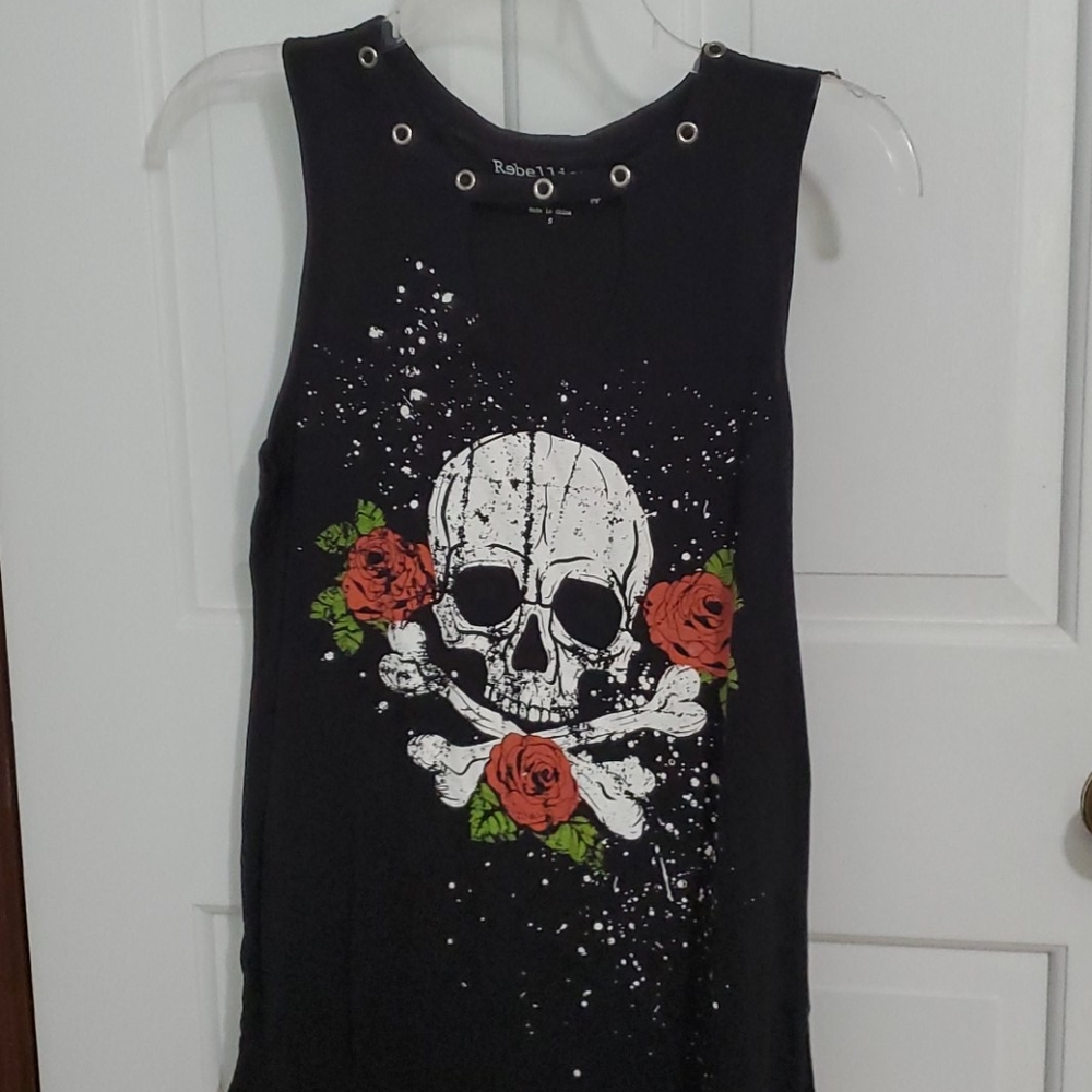 Skull tank top with rivets